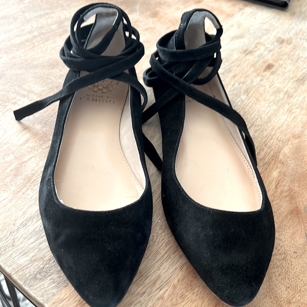 Vince Camuto leather ballet flats with leather ankle tie exc cond.